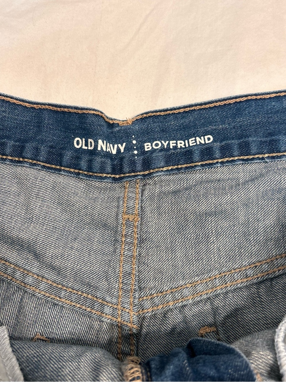 Old Navy Boyfriend Denim Distressed Cuffed Shorts Women's 8 Regular - Picture 3 of 7